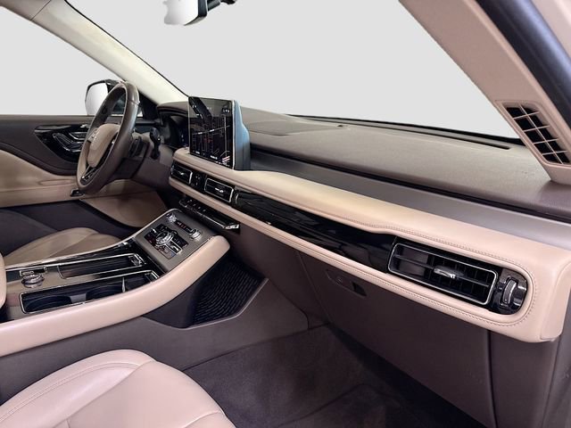 Used 2020 Lincoln Aviator AWD image 30