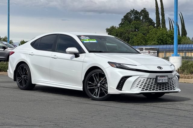 Used 2025 Toyota Camry XSE FWD image 2