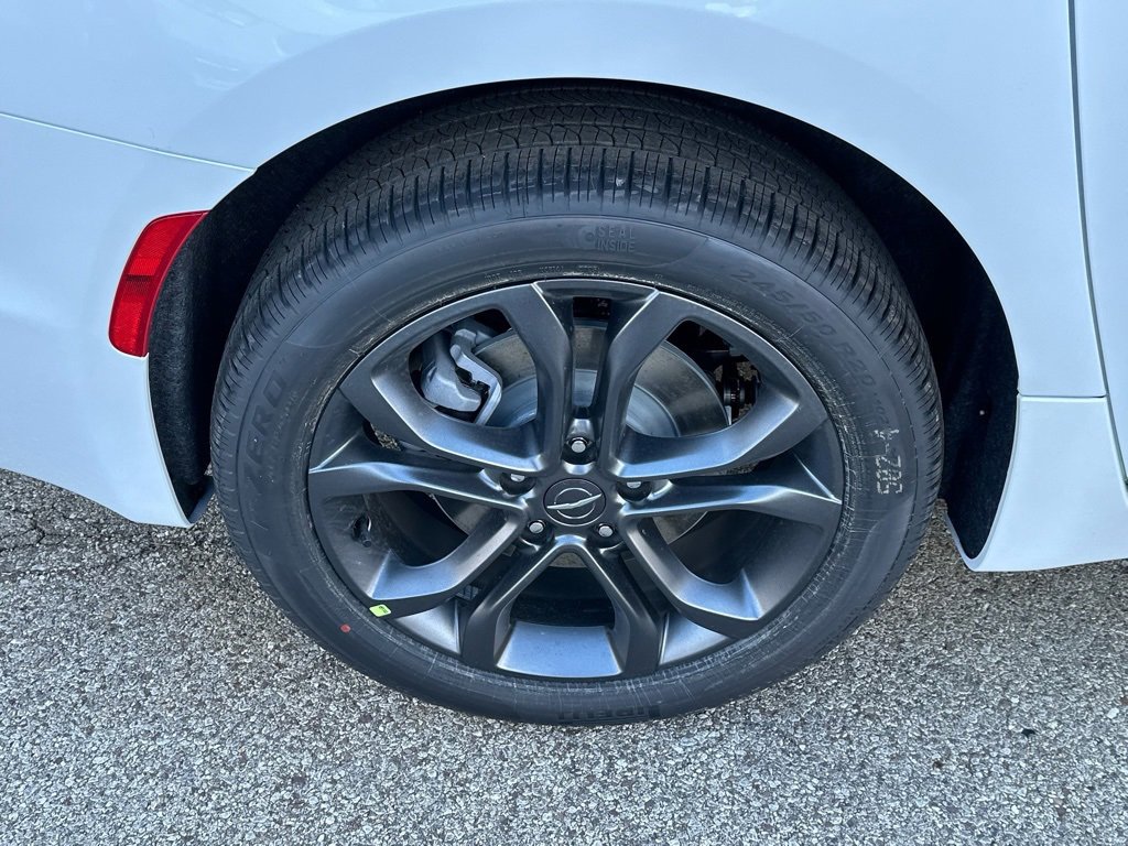 New 2026 Chrysler Pacifica Select image 5