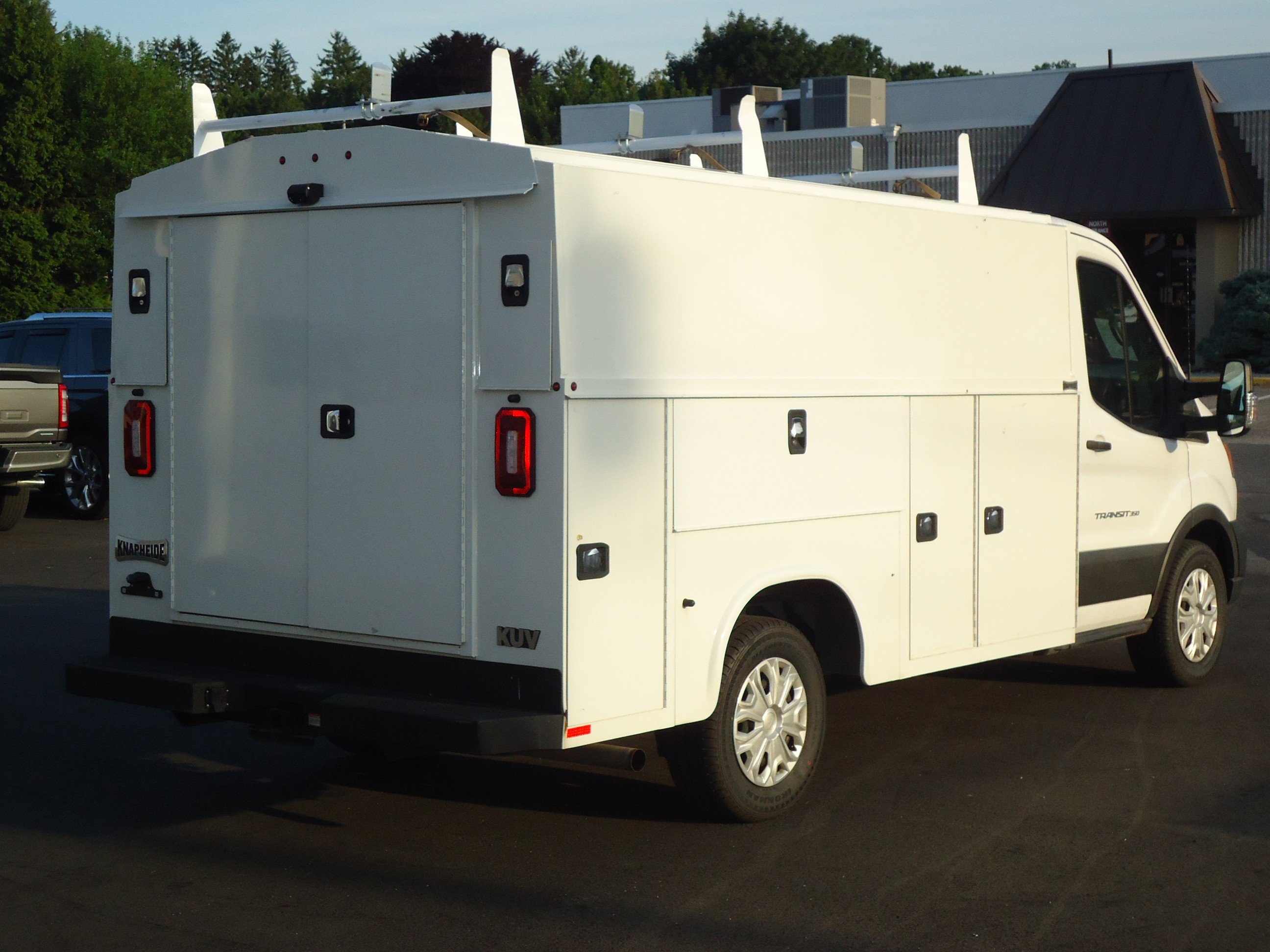 Used 2022 Ford Transit 350 w/ Interior Upgrade Package RWD image 3