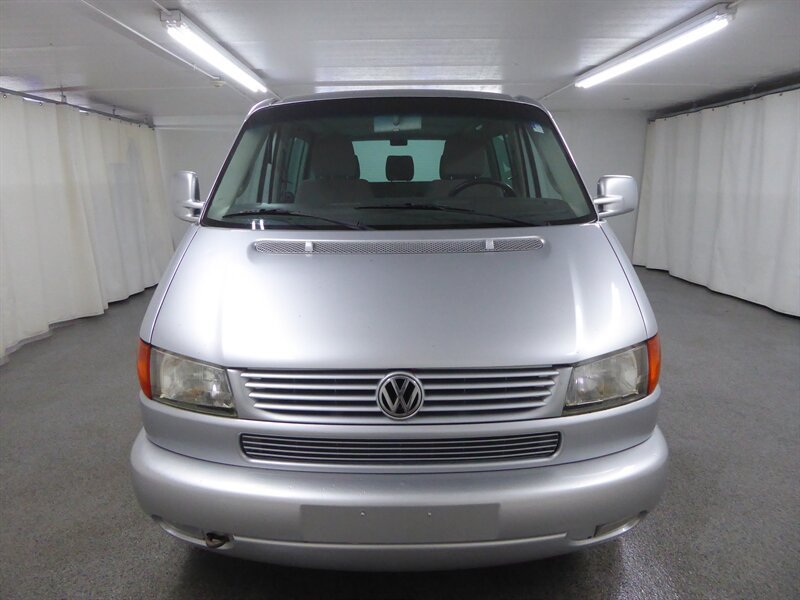 Used 2002 Volkswagen Eurovan MV FWD image 2