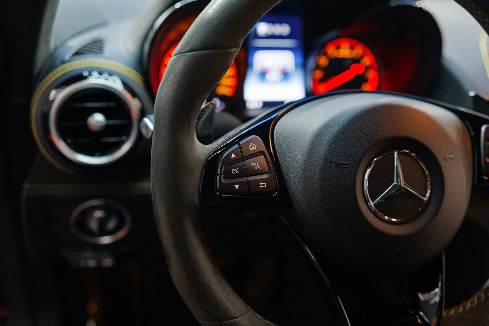 Used 2018 Mercedes-Benz AMG GT R image 34