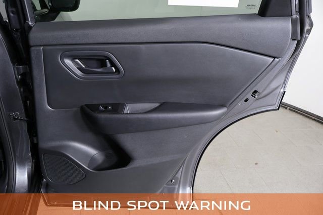 Used 2025 Nissan Rogue S image 16