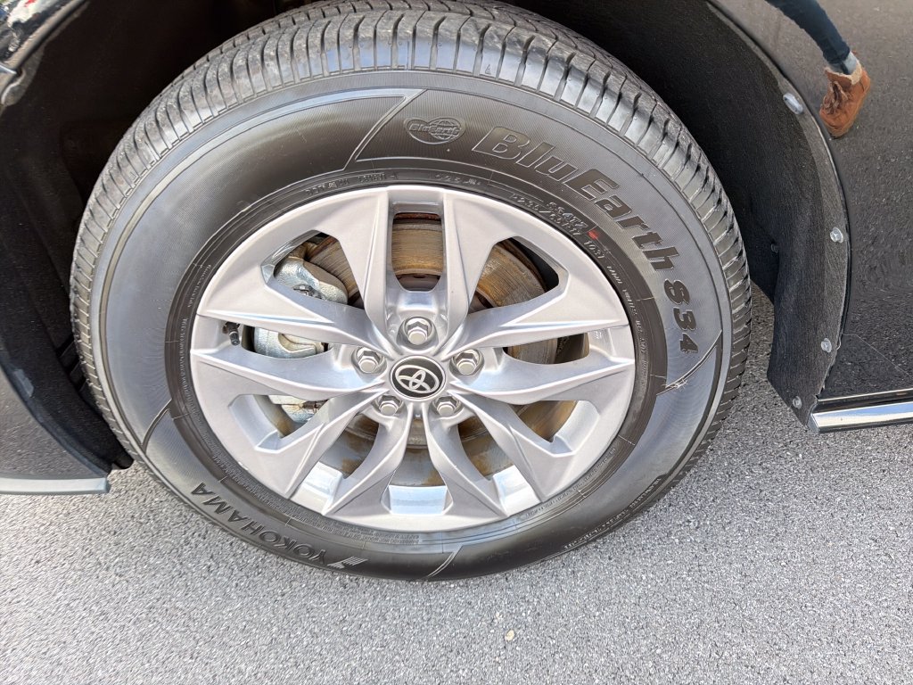 Used 2025 Toyota Sienna LE FWD image 13
