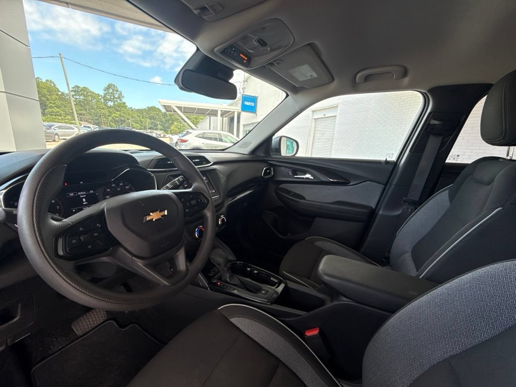Used 2023 Chevrolet TrailBlazer LT FWD image 23