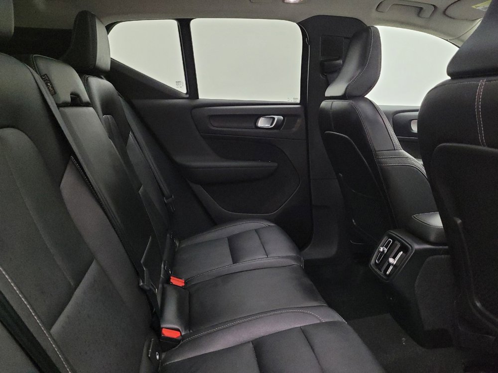 Used 2024 Volvo XC40 B5 Core image 19