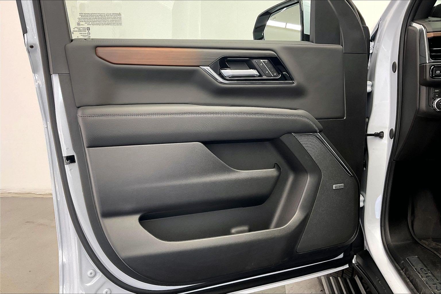 New 2026 GMC Yukon Denali w/ Denali Reserve Package AWD/4WD image 12