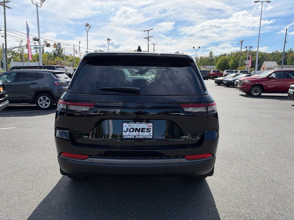 New 2027 Jeep Grand Cherokee Altitude AWD/4WD image 6