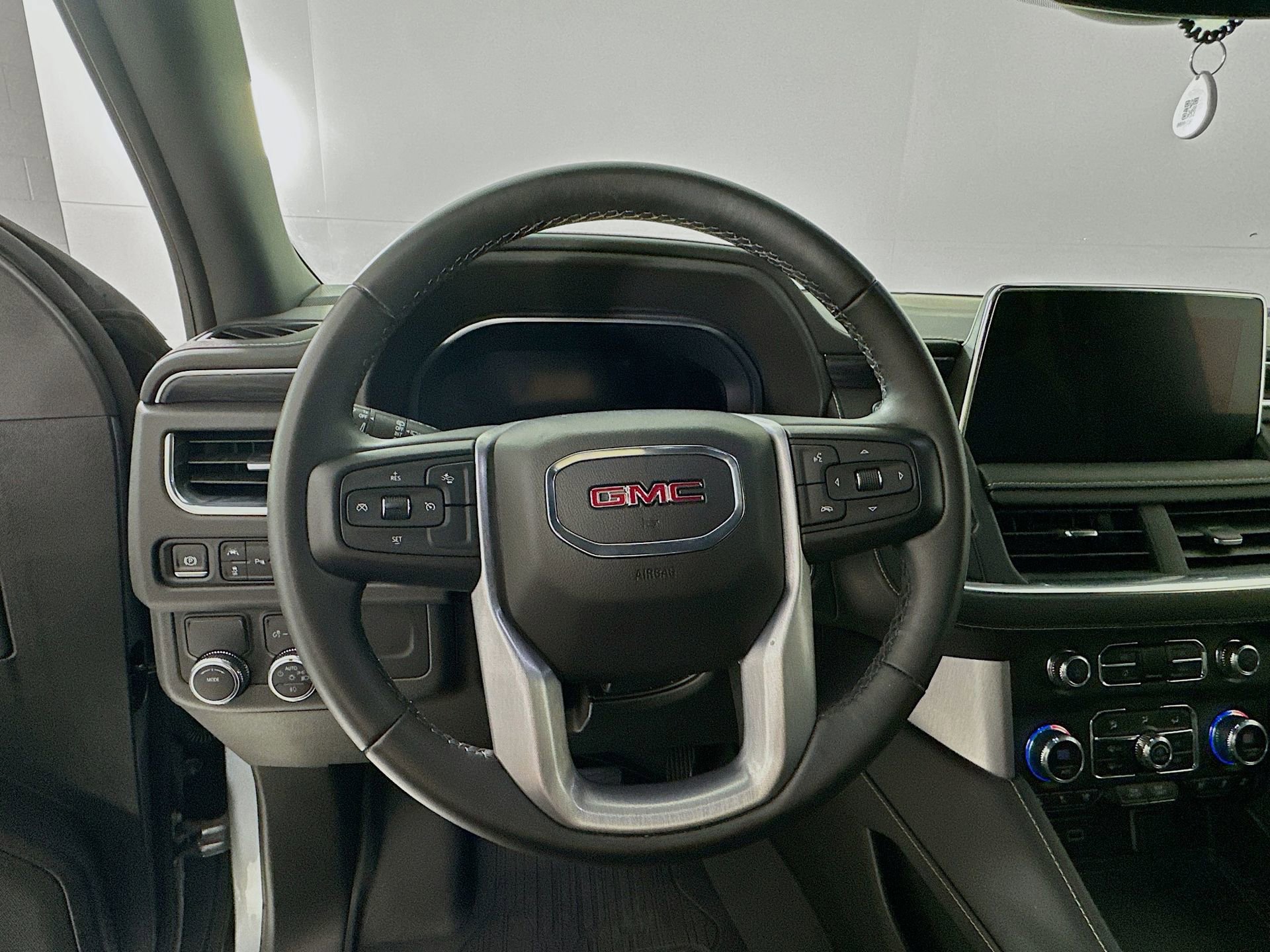 Used 2023 GMC Yukon XL SLT w/ LPO, Floor Liner Package image 12