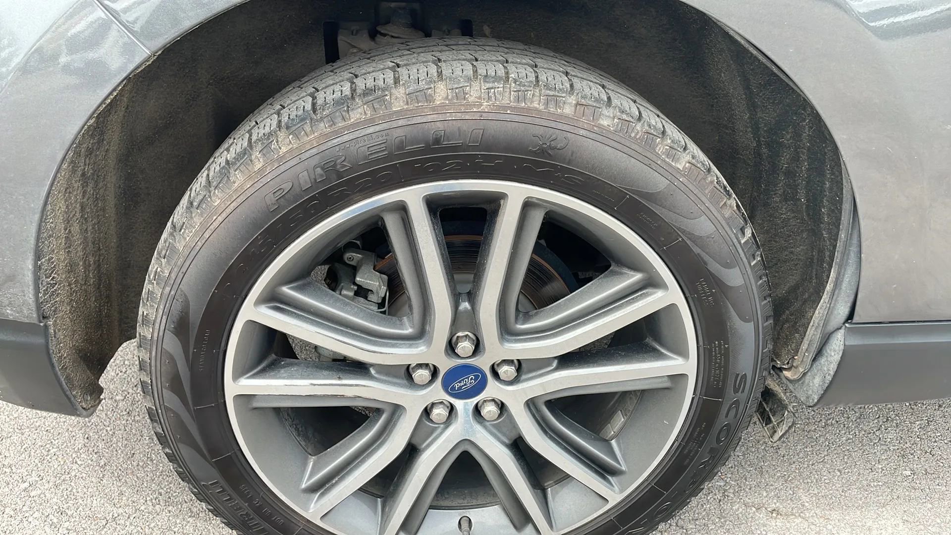 Used 2020 Ford Edge Titanium image 32