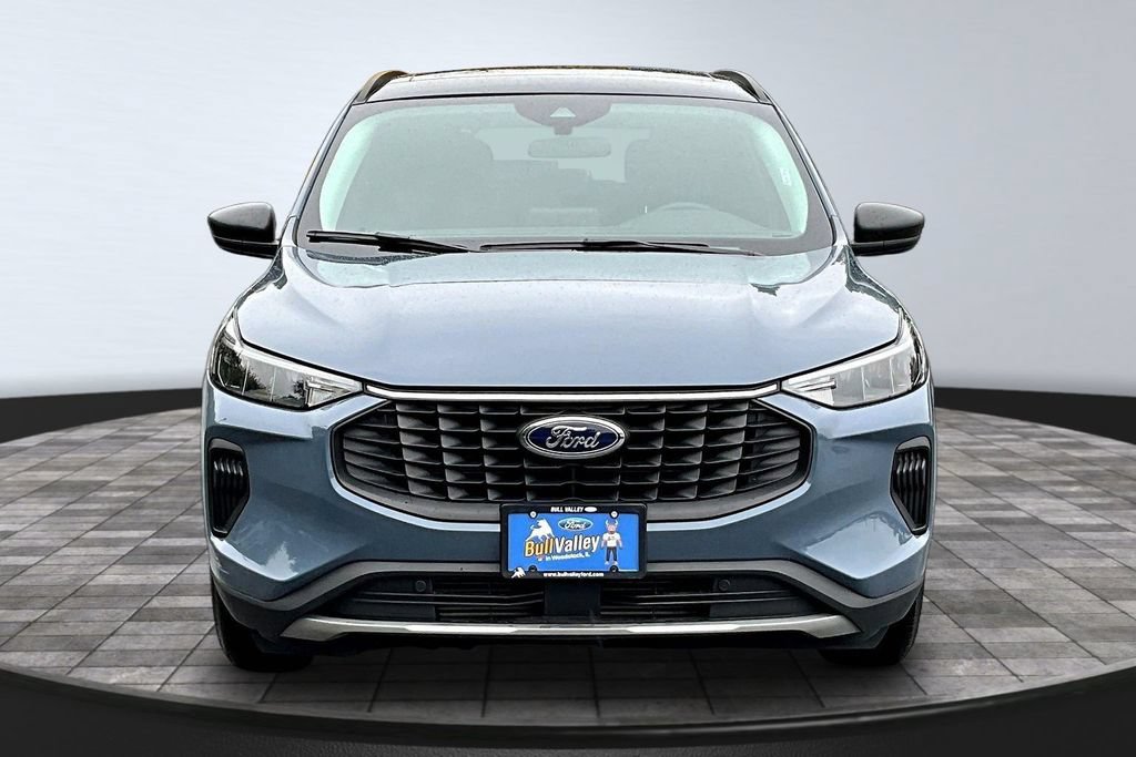 Used 2025 Ford Escape Active w/ Cold Weather Package FWD image 2