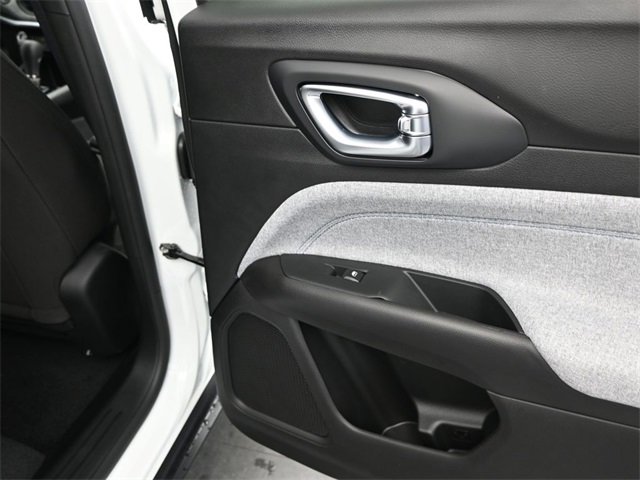 Used 2025 Jeep Compass Sport image 14
