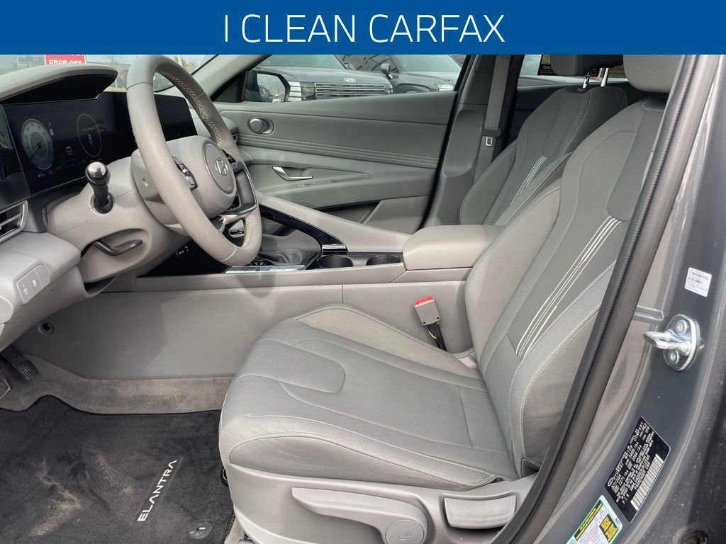 Used 2025 Hyundai Elantra SEL image 14