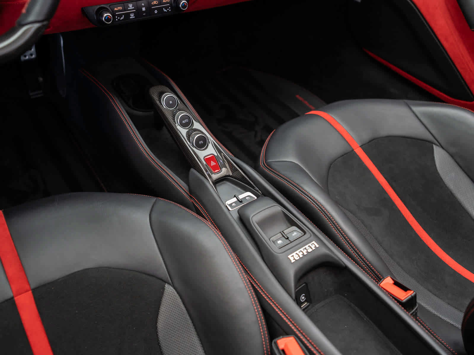 Certified 2022 Ferrari F8 Tributo RWD image 18