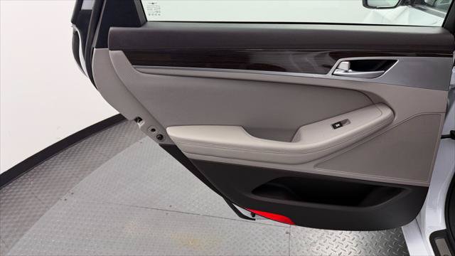Used 2018 Genesis G80 3.8 RWD image 16