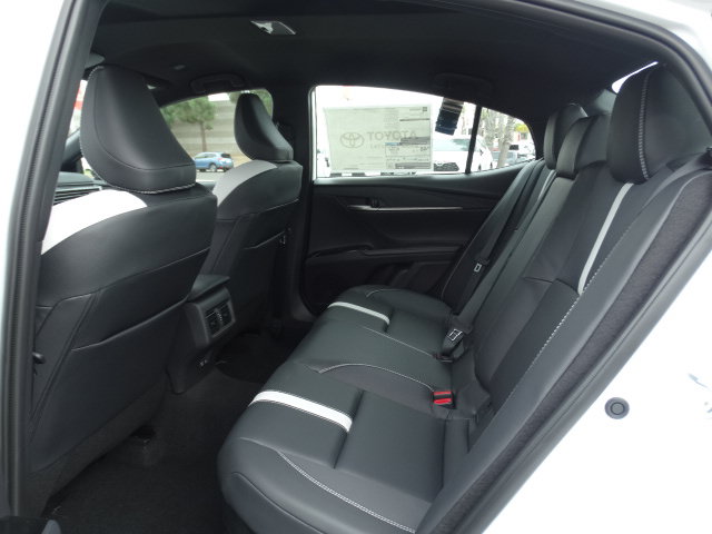 New 2026 Toyota Camry Hybrid FWD image 11
