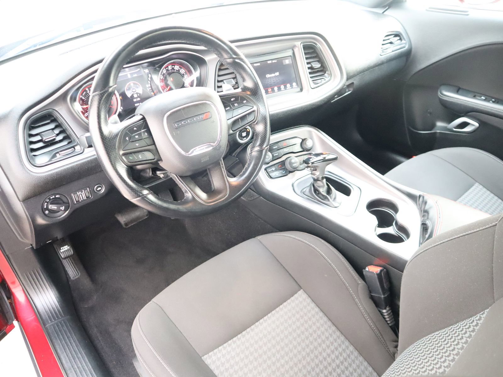 Used 2022 Dodge Challenger GT image 29