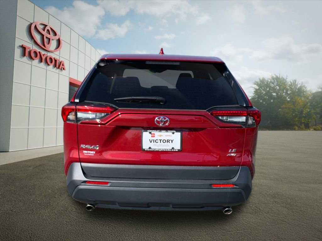 Used 2025 Toyota RAV4 LE AWD/4WD image 4