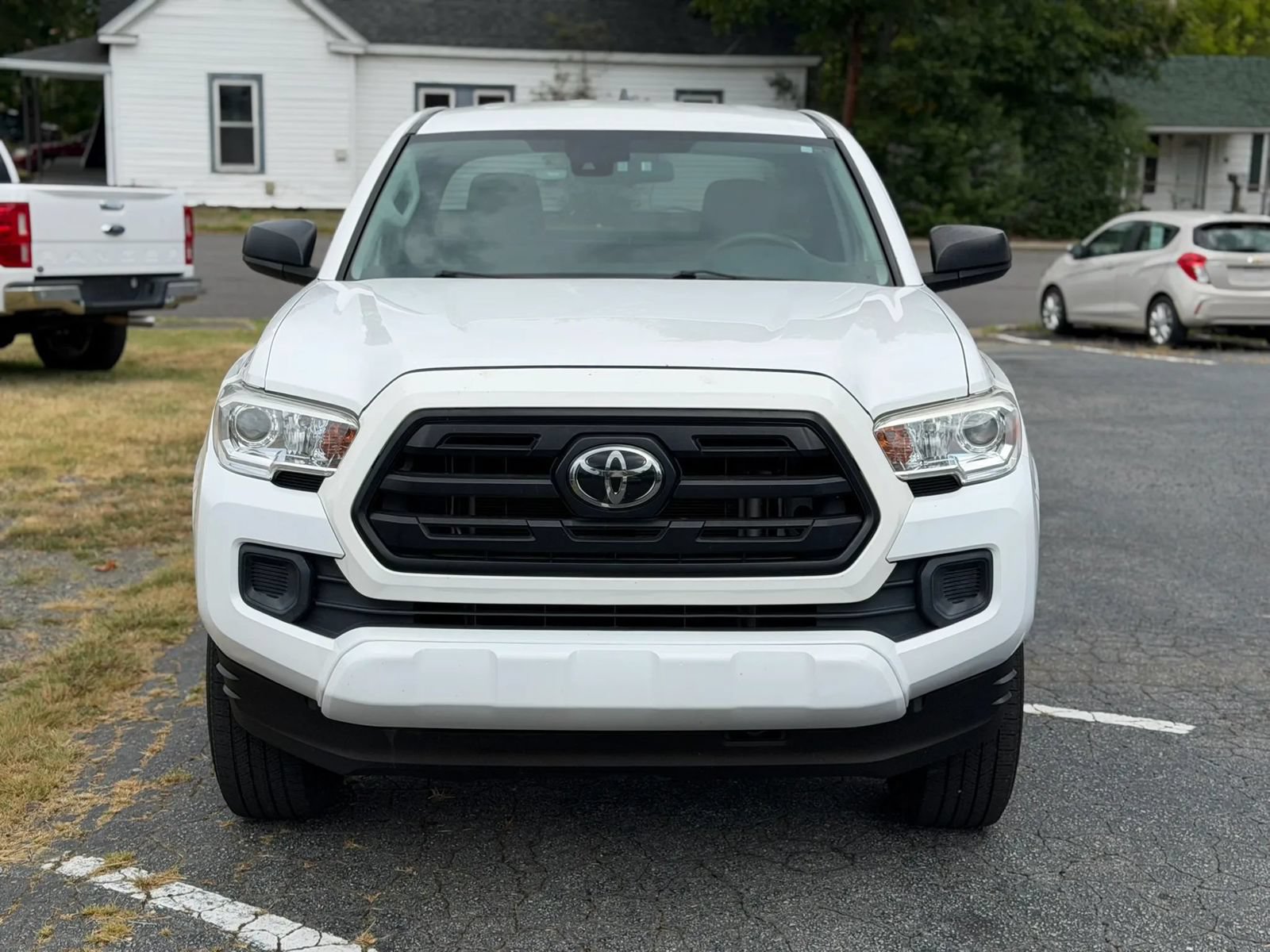 Used 2019 Toyota Tacoma SR AWD/4WD image 2