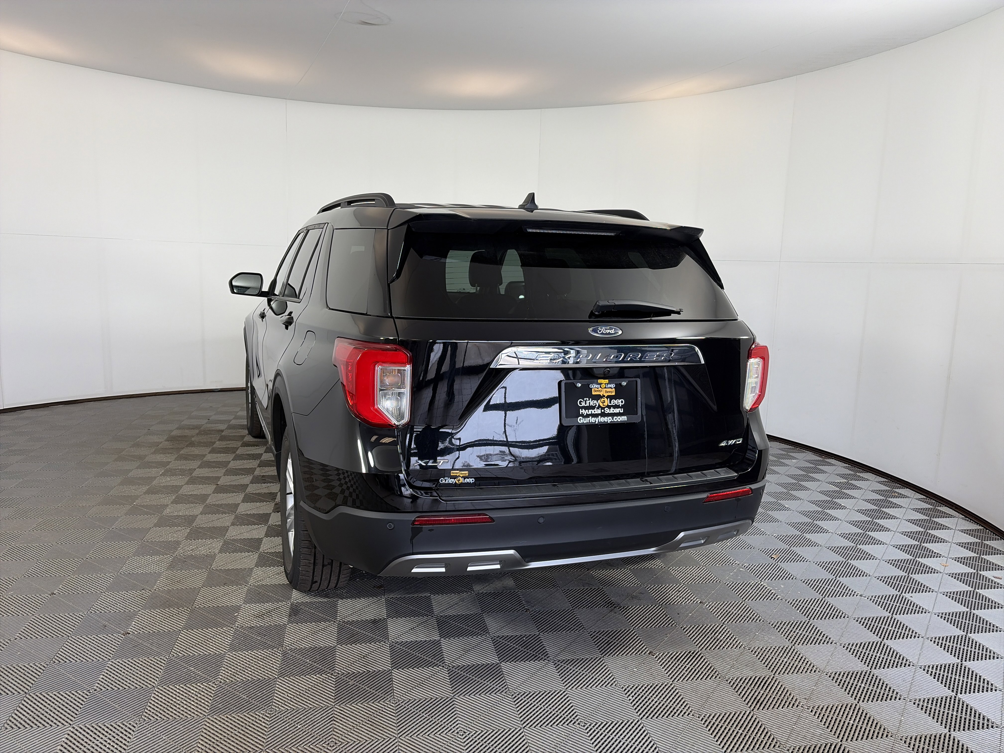 Used 2022 Ford Explorer XLT w/ Equipment Group 202A image 9