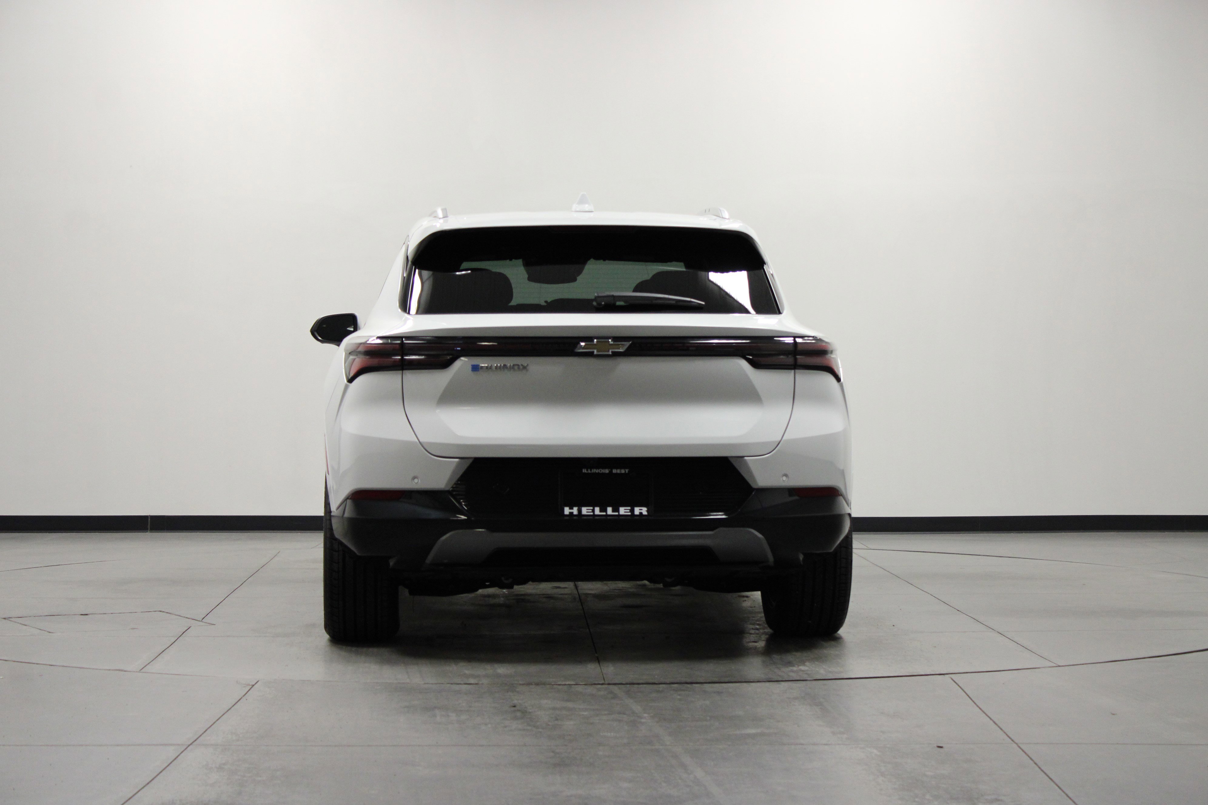 Used 2025 Chevrolet Equinox EV LT w/ Convenience Package image 5