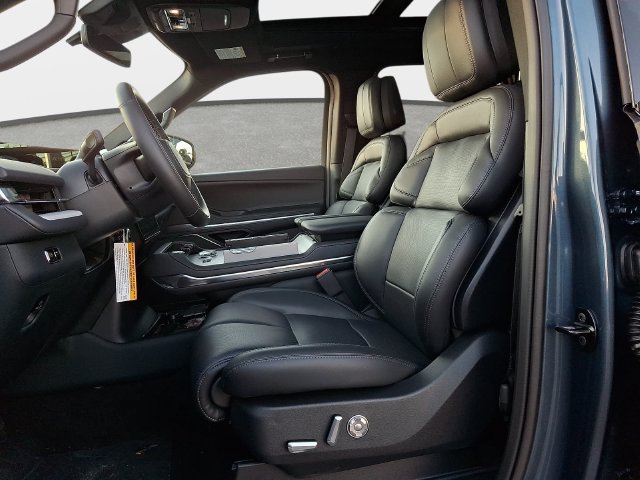 New 2027 Lincoln Navigator Reserve AWD/4WD image 11