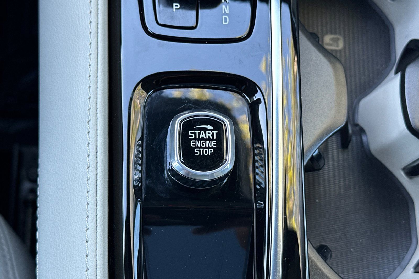 Used 2023 Volvo S60 T8 Plus image 21