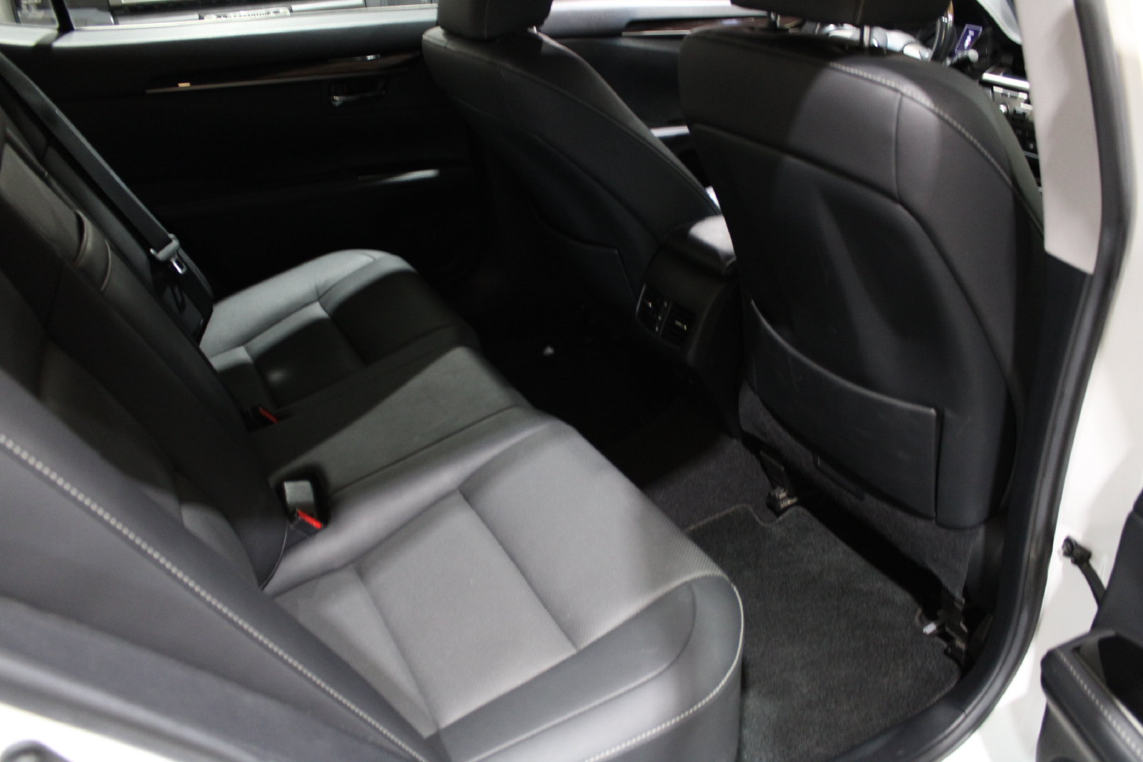 Used 2018 Lexus ES 300h w/ Navigation Package FWD image 16