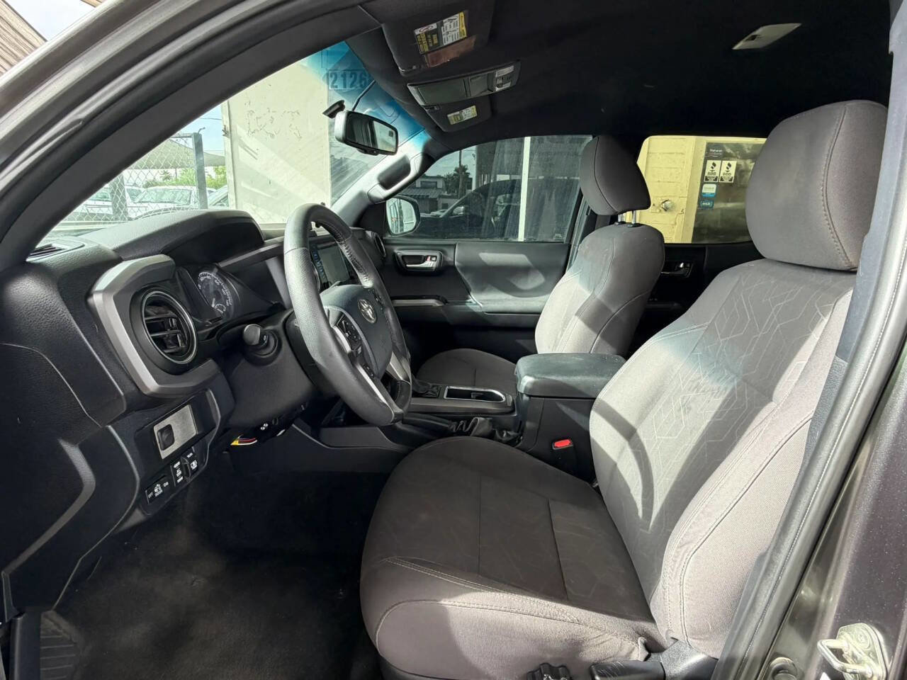 Used 2017 Toyota Tacoma TRD Sport w/ Tow Package (A/T) image 5