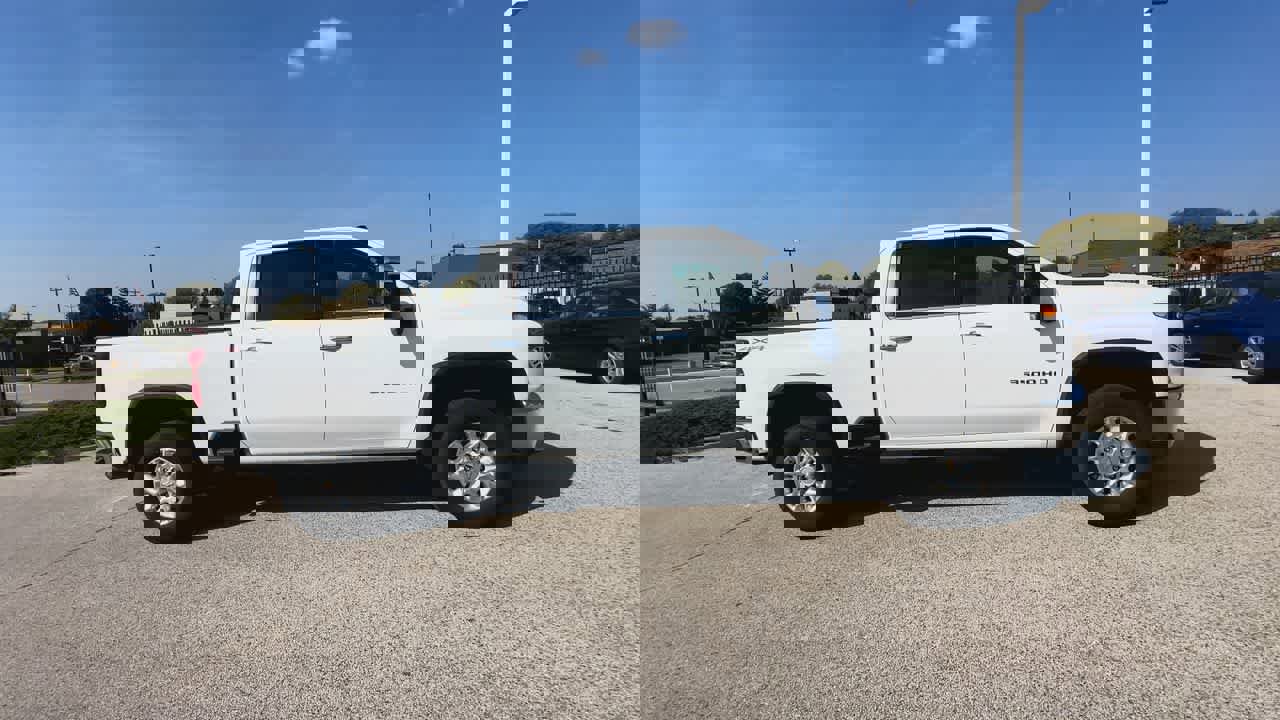 Used 2022 Chevrolet Silverado 3500 LTZ w/ Snow Plow Prep/Camper Package image 9