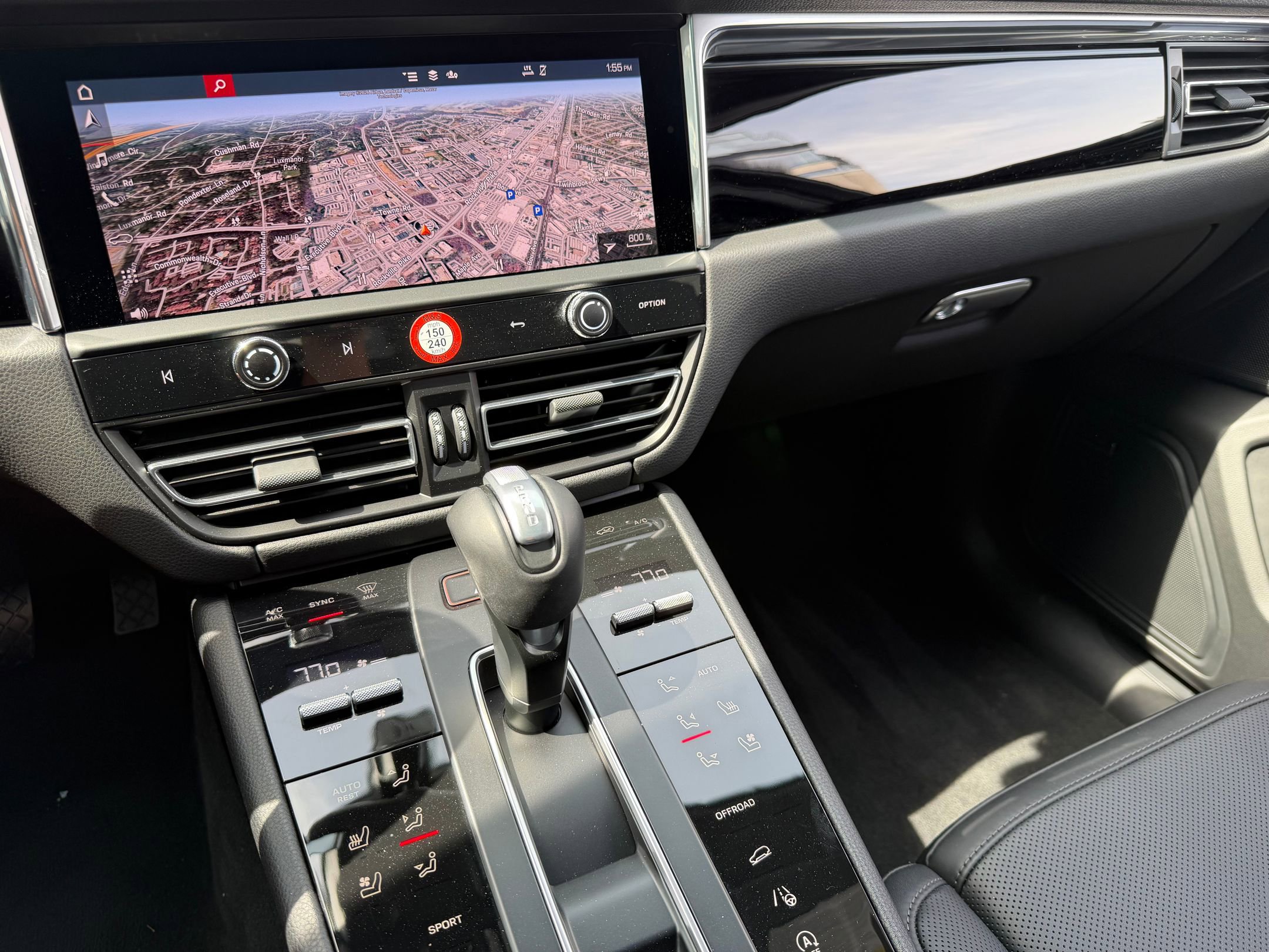 Certified 2026 Porsche Macan AWD/4WD image 28