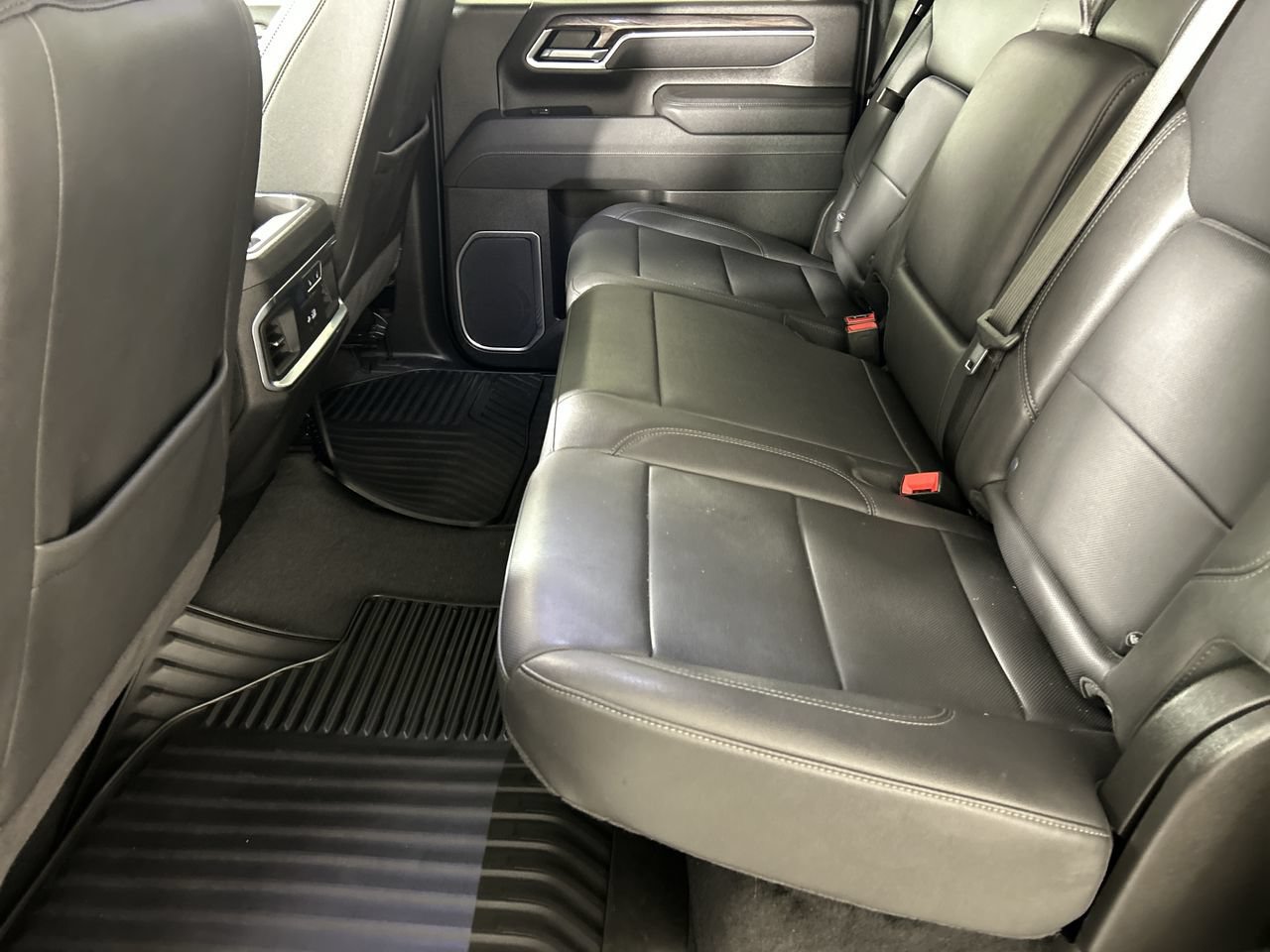Used 2025 Chevrolet Silverado 3500 LTZ w/ LTZ Convenience Package AWD/4WD image 24