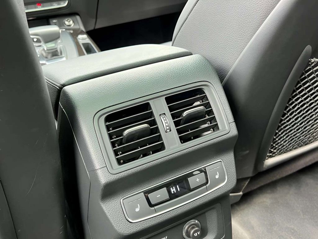 Used 2020 Audi Q5 e Premium Plus w/ Premium Plus Package AWD/4WD image 20