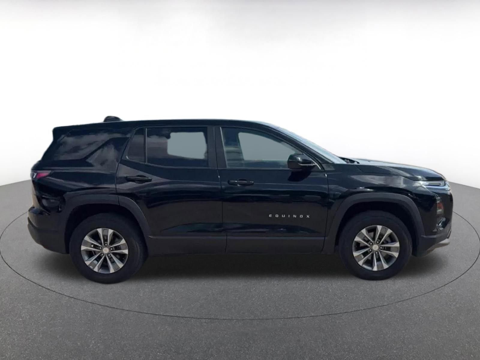 Used 2025 Chevrolet Equinox LT FWD image 16