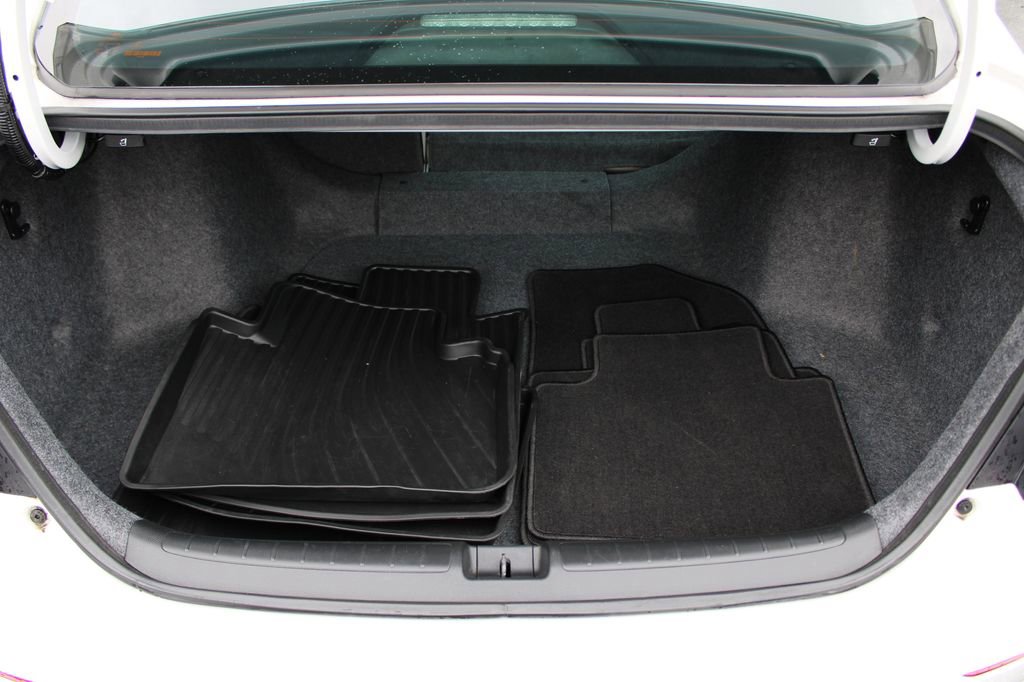 Certified 2018 Honda Accord EX image 33