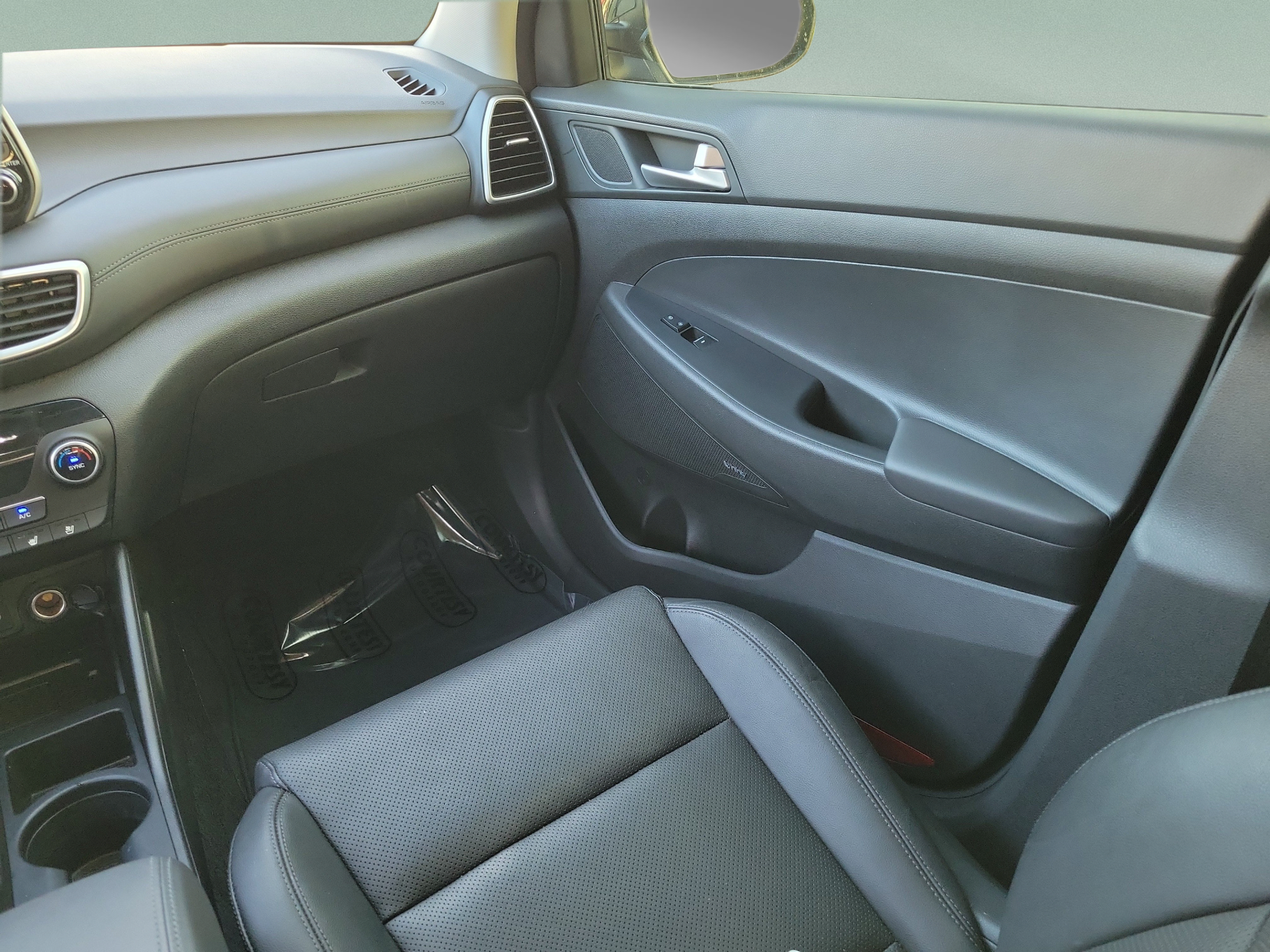 Used 2021 Hyundai Tucson Ultimate w/ Cargo Package FWD image 11