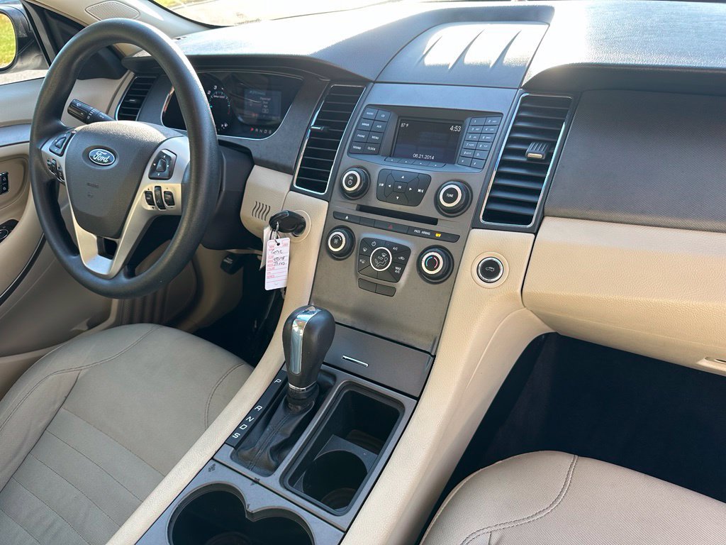 Used 2018 Ford Taurus SE FWD image 16