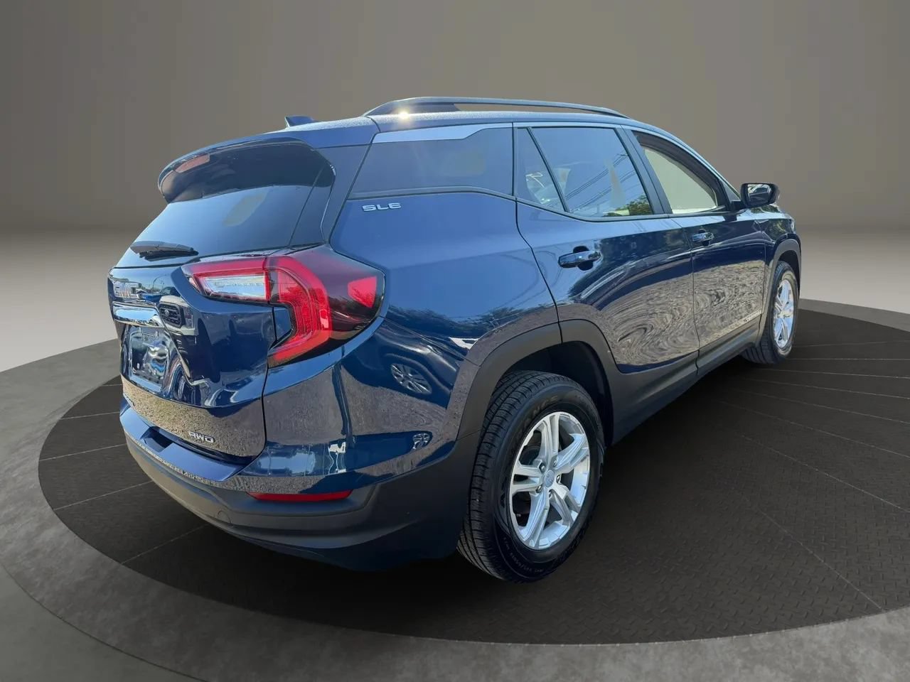 Used 2023 GMC Terrain SLE w/ Driver Convenience Package AWD/4WD image 5