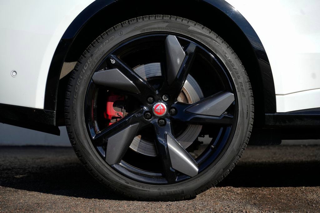 Used 2022 Jaguar F-PACE SVR image 11