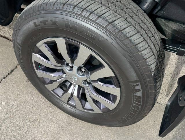 Used 2021 Toyota Tacoma Limited image 24