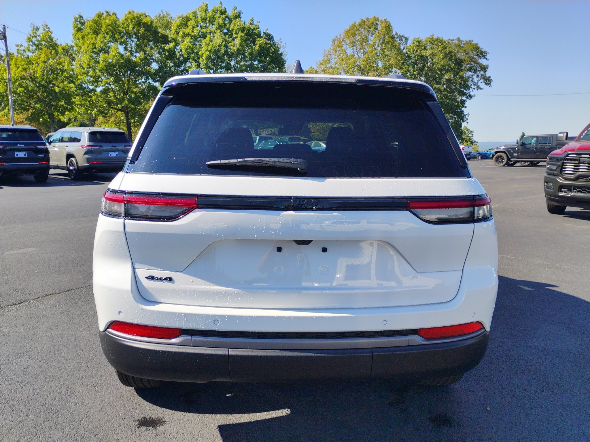New 2027 Jeep Grand Cherokee Altitude AWD/4WD image 6