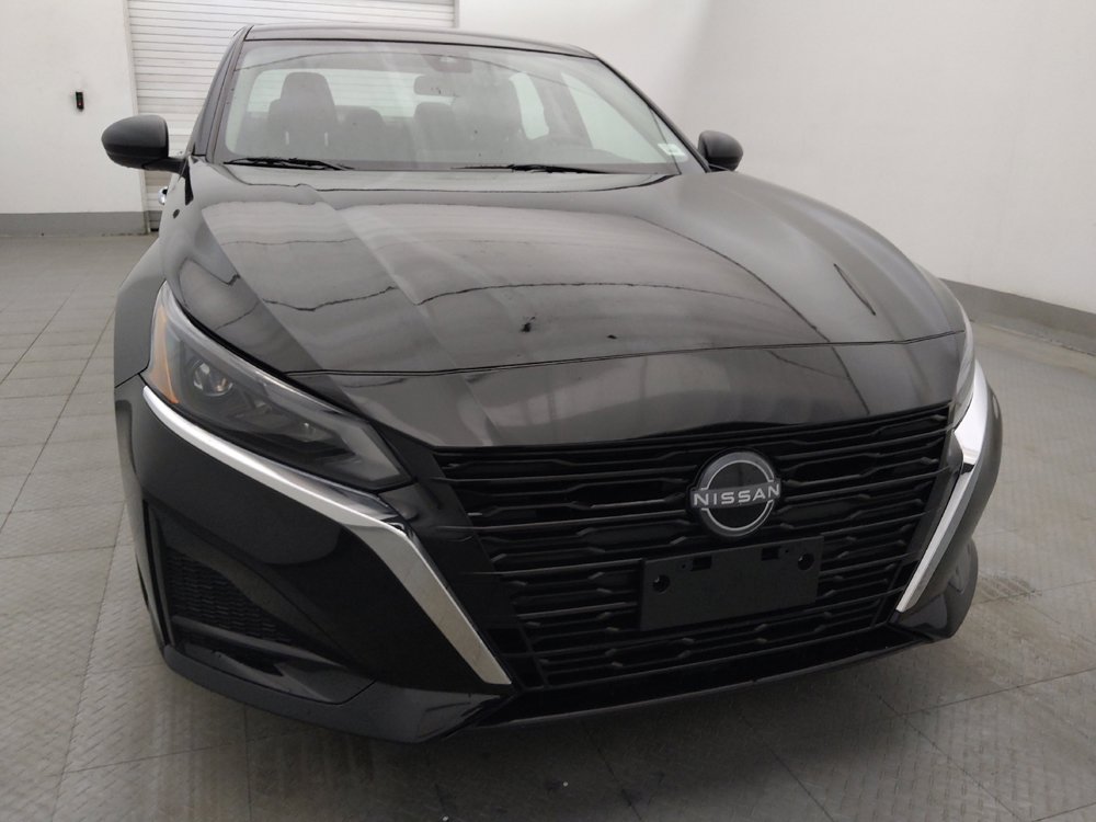 Used 2025 Nissan Altima 2.5 SV FWD image 14