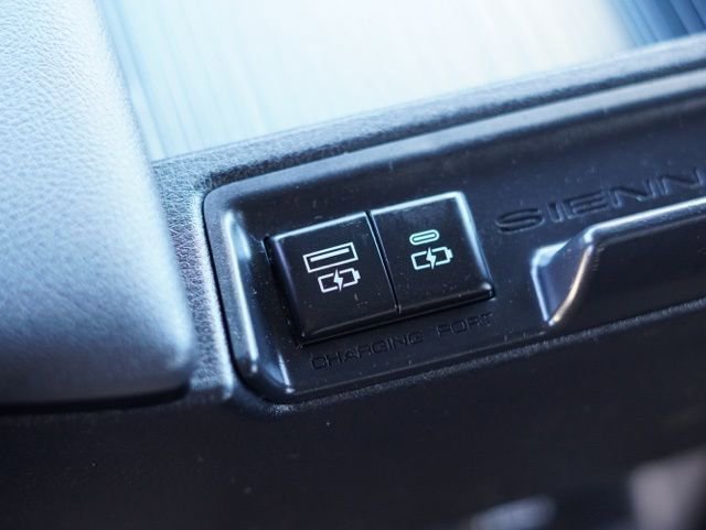 Used 2023 Toyota Sienna XSE image 36