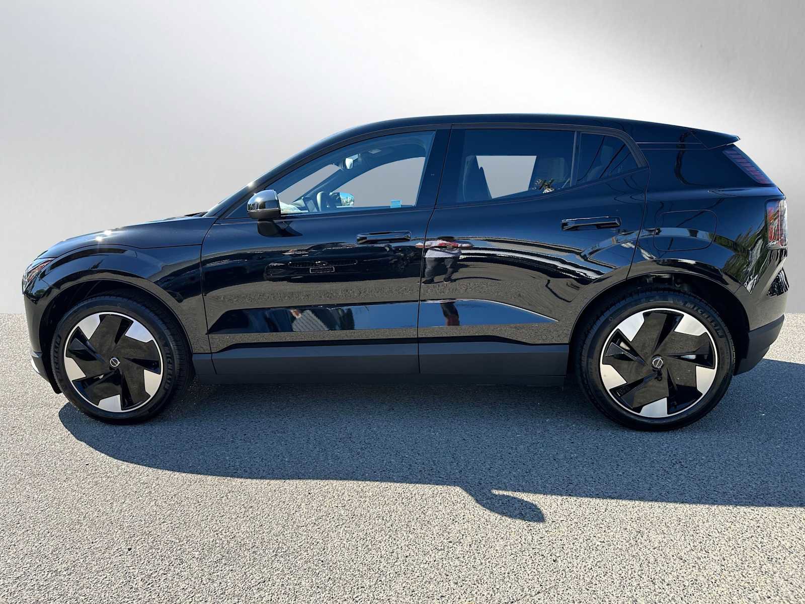 New 2025 Volvo EX30 Plus w/ Protection Package Premier image 6