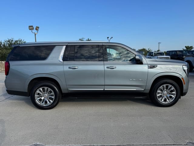 Used 2025 GMC Yukon XL Denali AWD/4WD image 4