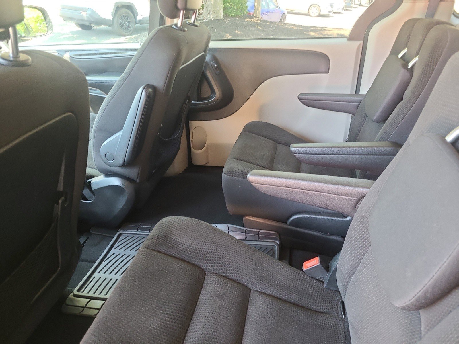 Used 2017 Dodge Grand Caravan SE w/ Power Window Group FWD image 32