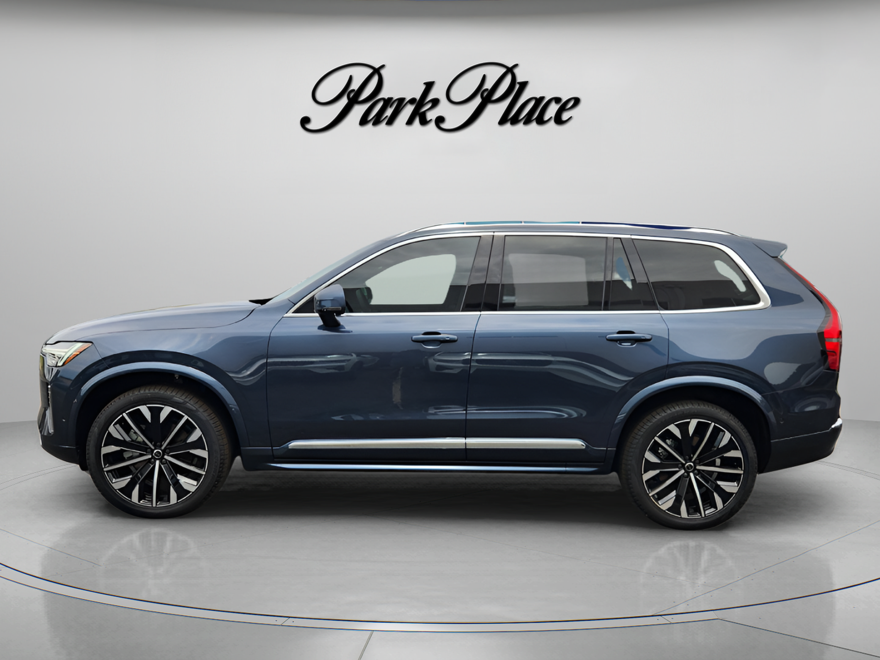 Used 2026 Volvo XC90 B6 Plus w/ Protection Package Premier AWD/4WD image 2