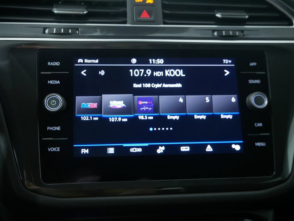 Used 2023 Volkswagen Tiguan SE w/ Panoramic Sunroof Package AWD/4WD image 29