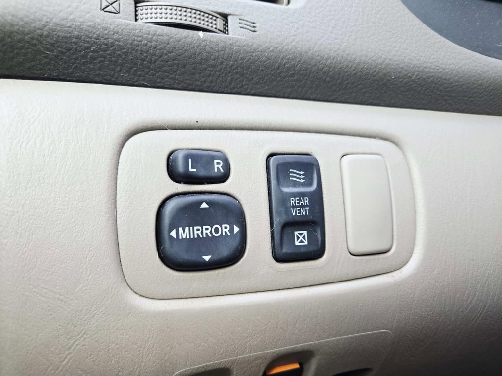 Used 2008 Toyota Sienna LE image 29