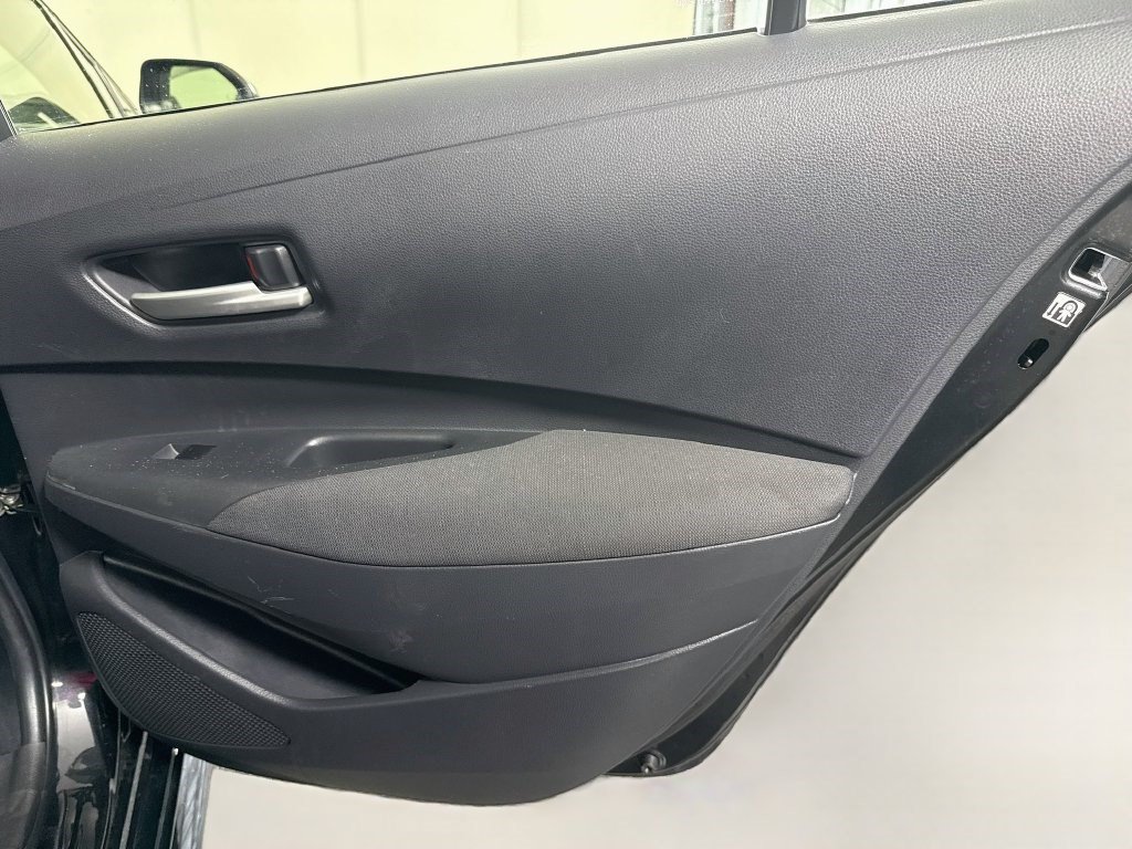 Used 2021 Toyota Corolla LE w/ LE Convenience Package FWD image 27